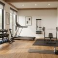 Indretning af hjemmegym med lys og ordentlig opbevaring af træningsudstyr